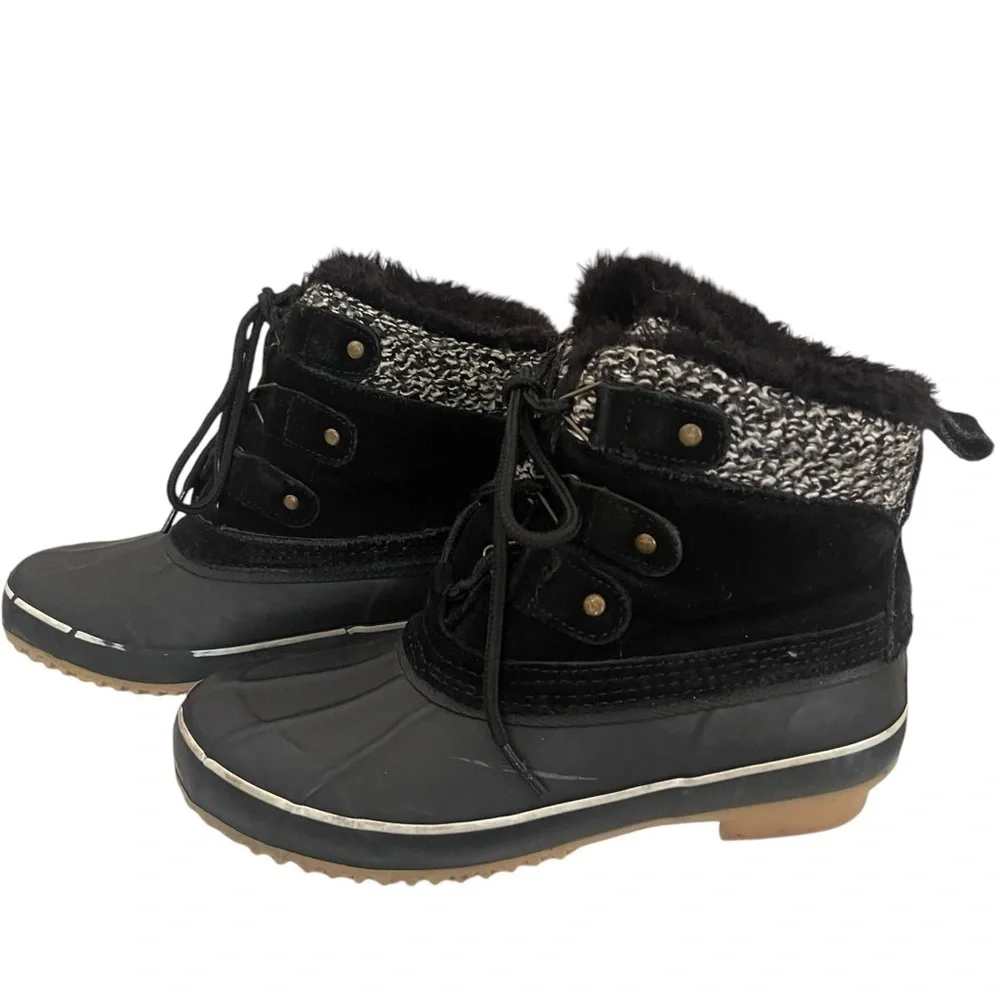 Khombu Waterproof Duck Boot With Knit Cuff and Faux Fur Lining Sz 6 Black/White